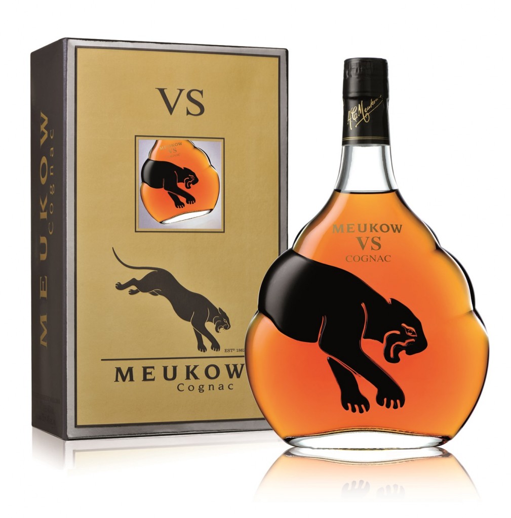 Saint clos vs коньяк. Meukow vs Cognac. Meukow Black vs Cognac. Коньяк Meukow vs. Коньяк Meukow Black vs.