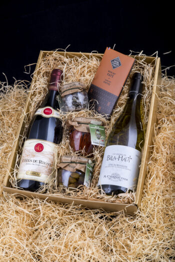 Väärikas kinkekomplekt veinide ja hõrgutistega